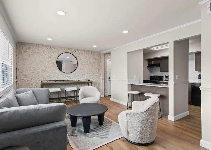 Newly Renovated Unit In Spfld #204 * Springfield